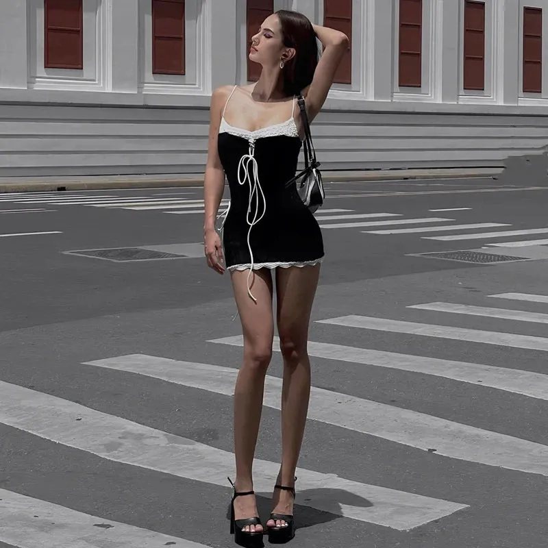 Aiertu Sexy Cross Bandage Patchwork Mini Dress Y2K Streetwear Spaghetti Straps Low-cut Dresses Summer Casual Party Vestidos